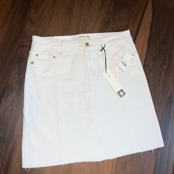 Anne Klein High Rise White Denim Skirt with Frayed Hem Sz 6 - Picture 3 of 6